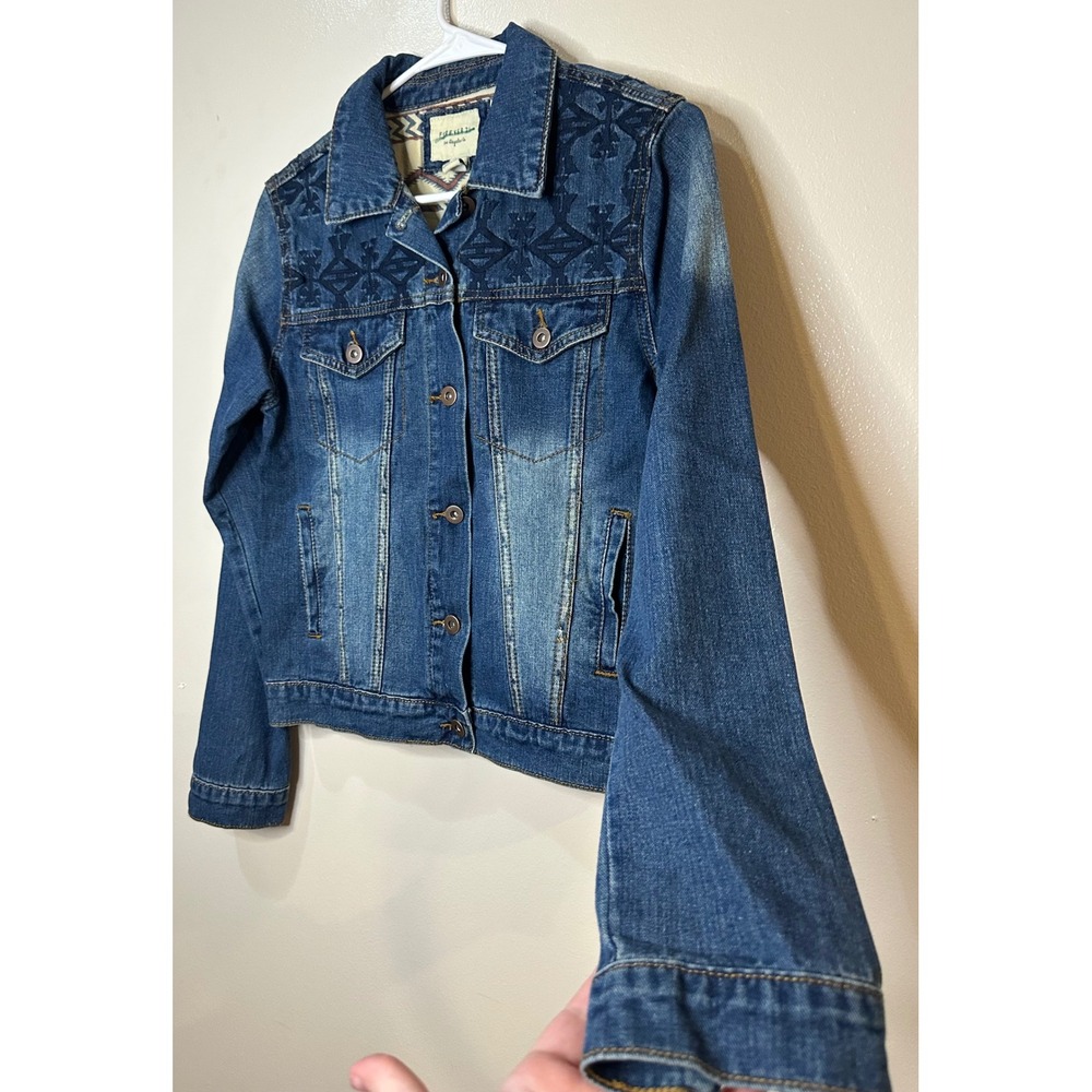 Forever 21 Womens Blue Denim Jacket Embroidered Geometric Yoke Medium Wash Small - Picture 5 of 6